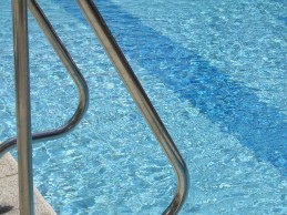 How to Choose the Right Swimming Pool Fence